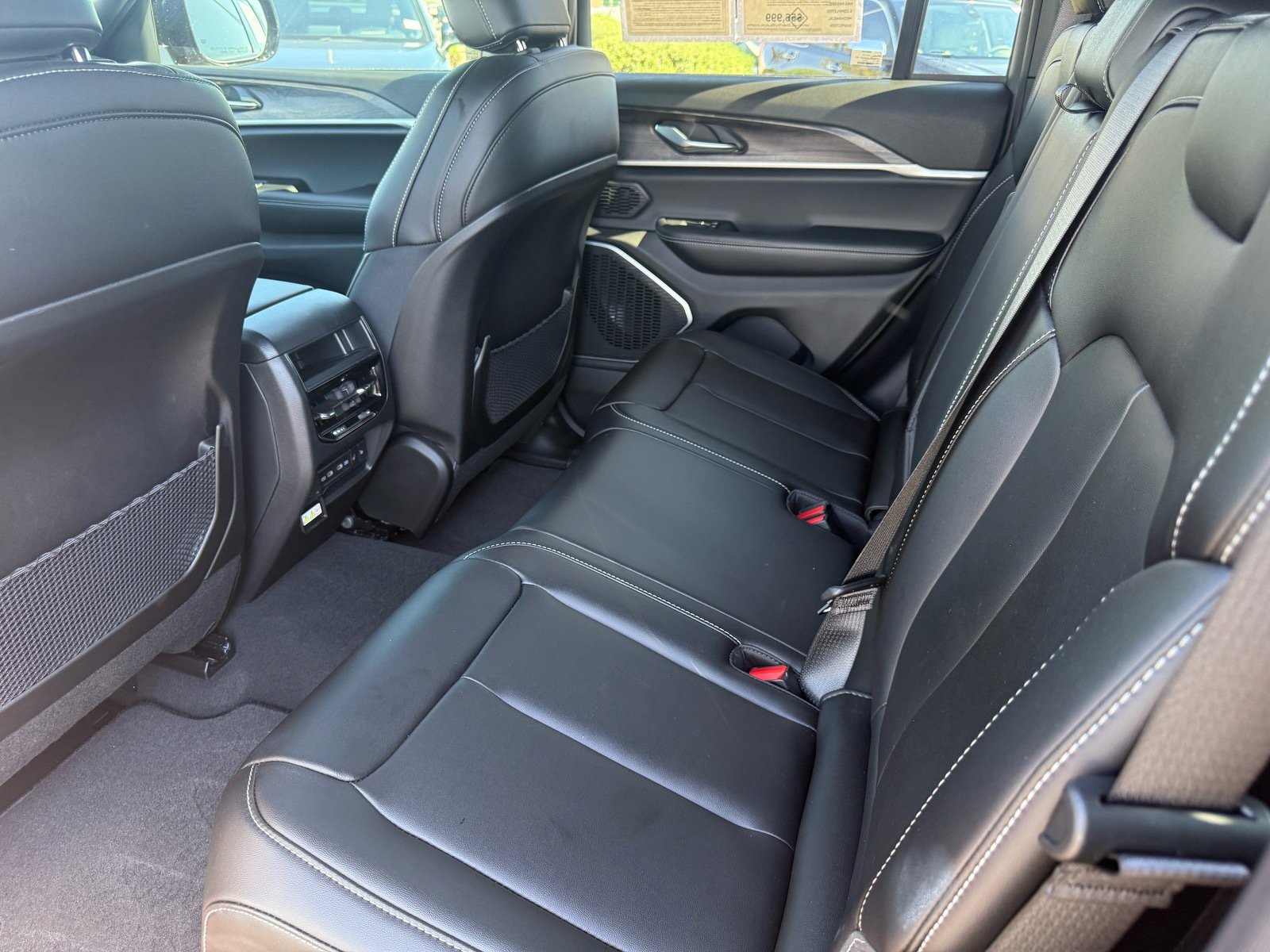 Used 2026 Jeep Grand Cherokee Limited w/ Limited Altitude Package AWD/4WD image 24