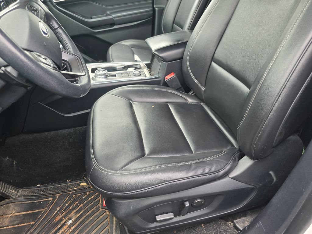 Used 2020 Ford Explorer XLT w/ Equipment Group 202A AWD/4WD image 16