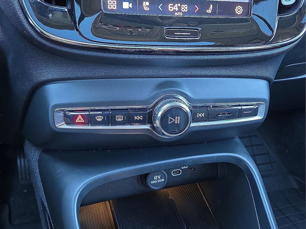 Certified 2023 Volvo XC40 B5 Plus w/ Protection Package Premier image 29