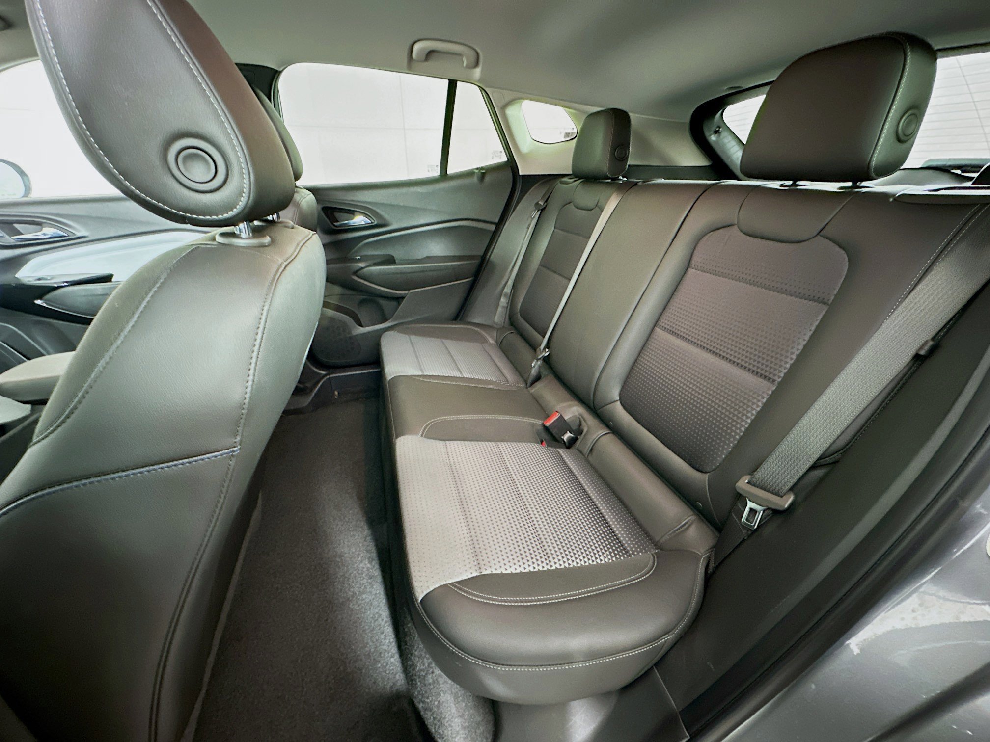 Used 2025 Chevrolet Trax LT image 25