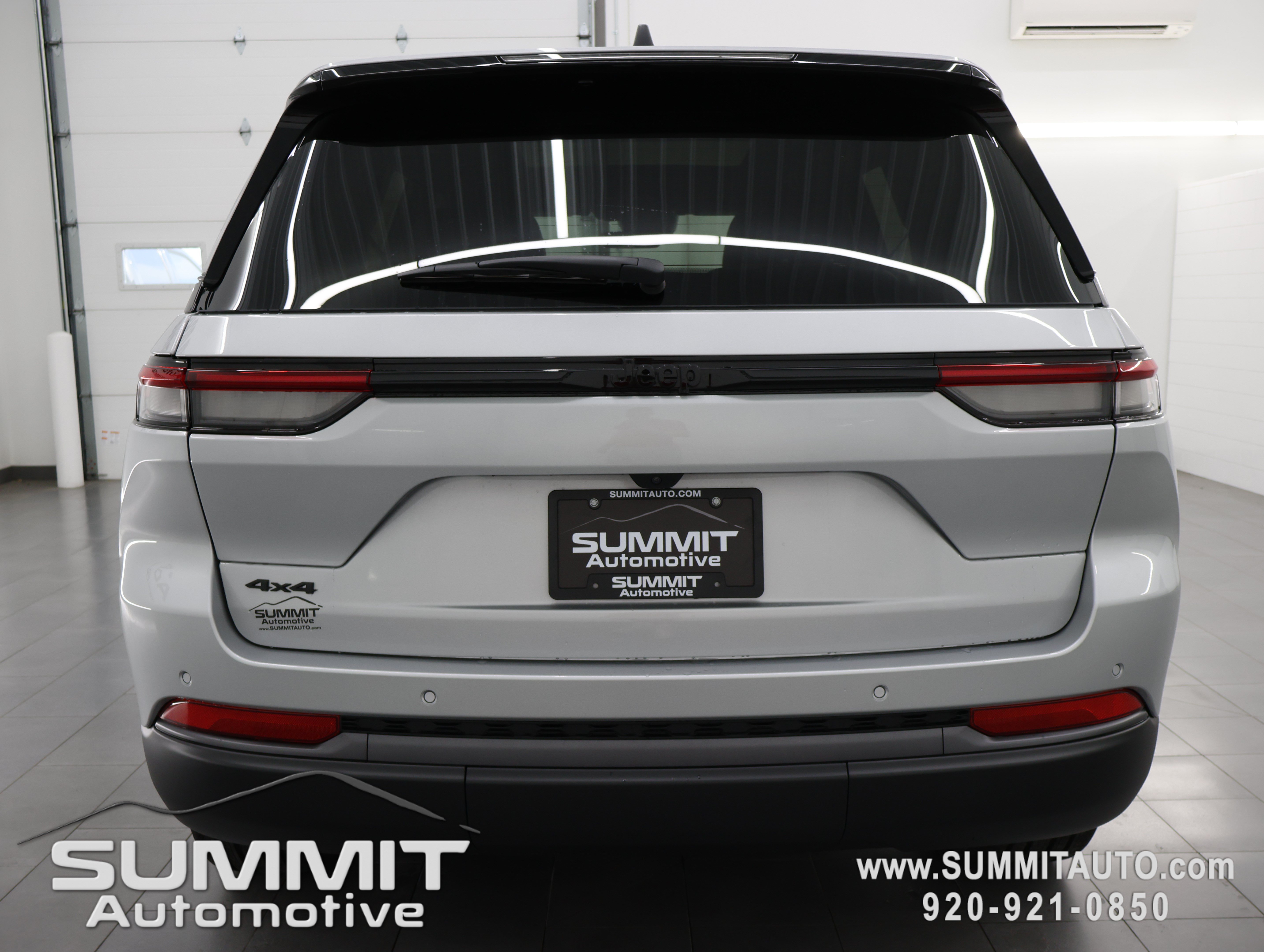 New 2026 Jeep Grand Cherokee Limited w/ Limited Altitude Package AWD/4WD image 28
