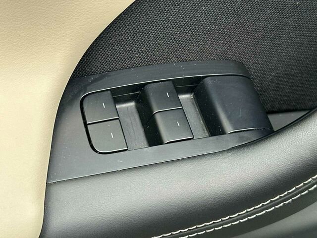 Used 2022 Tesla Model X image 14