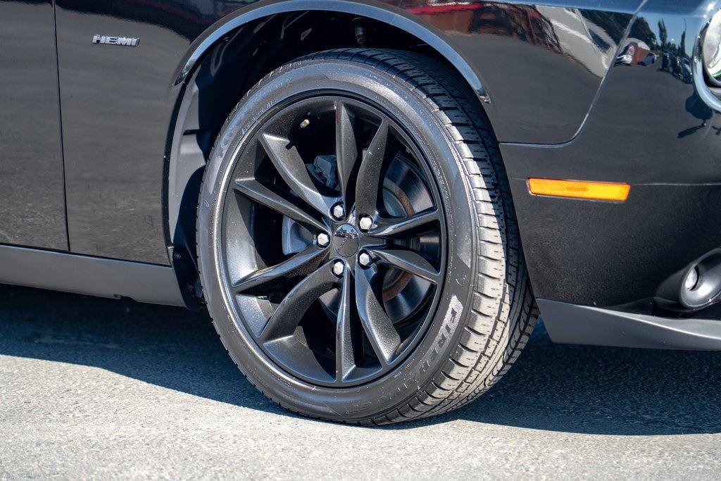 Used 2016 Dodge Challenger R/T w/ Blacktop Package image 7