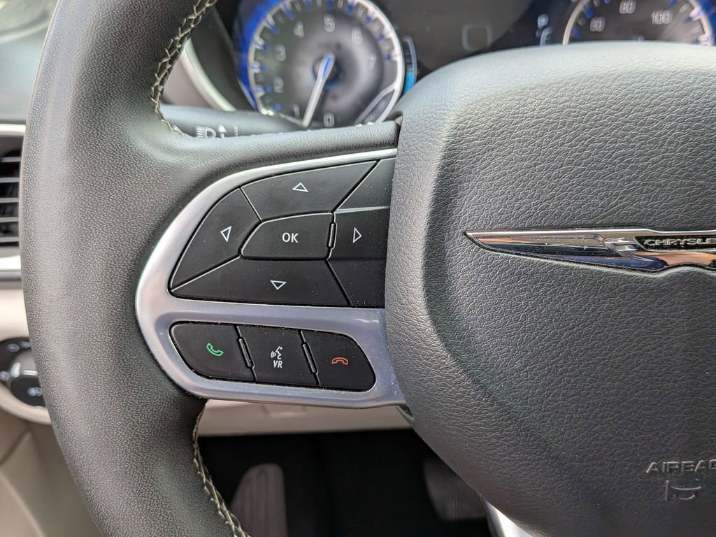 Used 2024 Chrysler Pacifica Touring-L FWD image 19