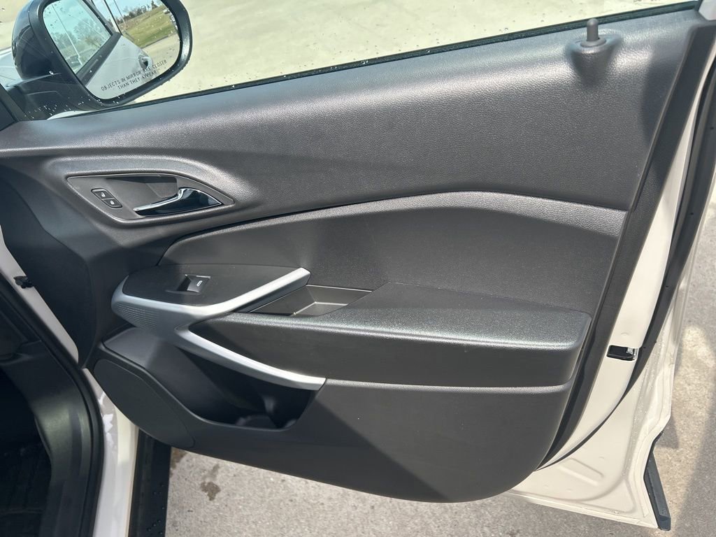 Used 2026 Chevrolet Trax RS w/ Sunroof Package image 27