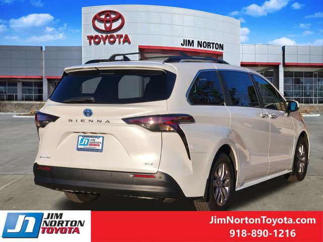 Used 2025 Toyota Sienna XLE image 6