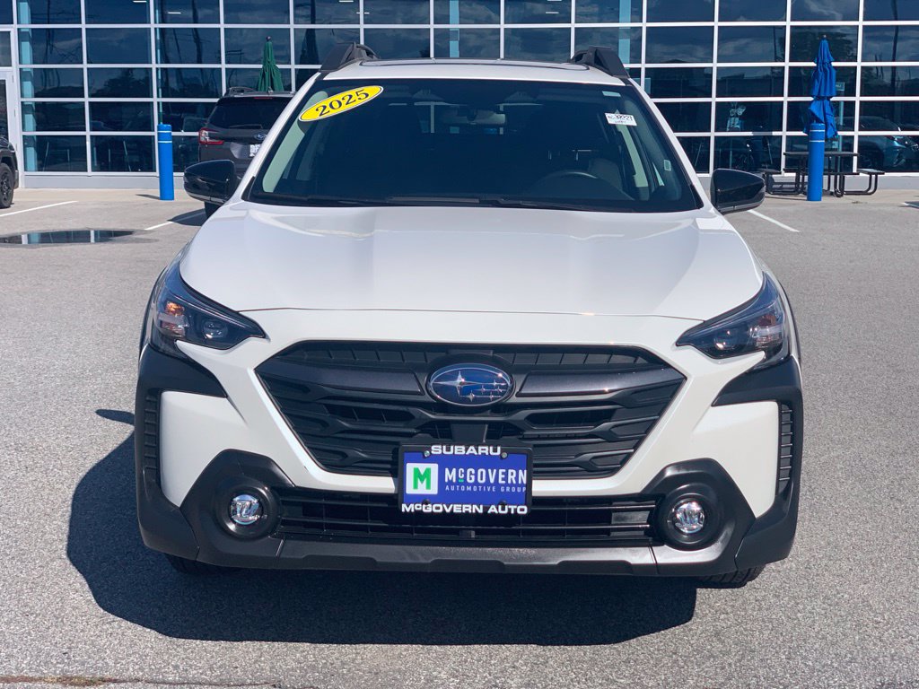 Used 2025 Subaru Outback Premium AWD/4WD image 2