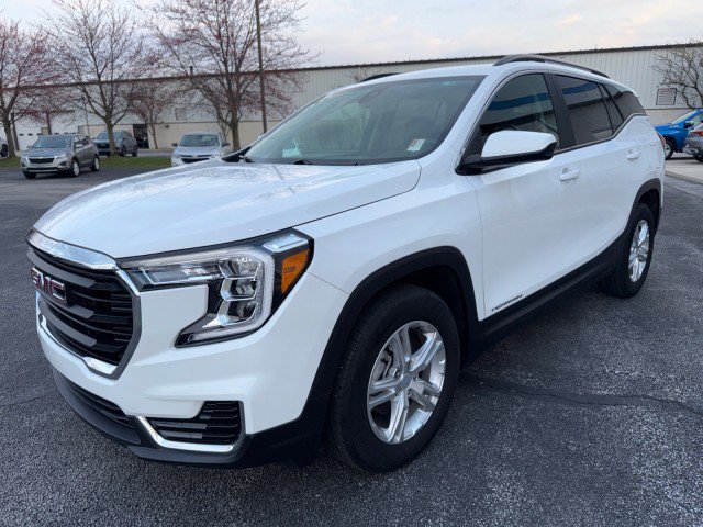 Used 2023 GMC Terrain SLE w/ Driver Convenience Package FWD image 7