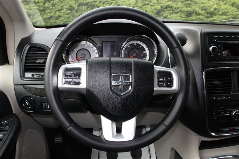 Used 2012 Dodge Grand Caravan Crew FWD image 19