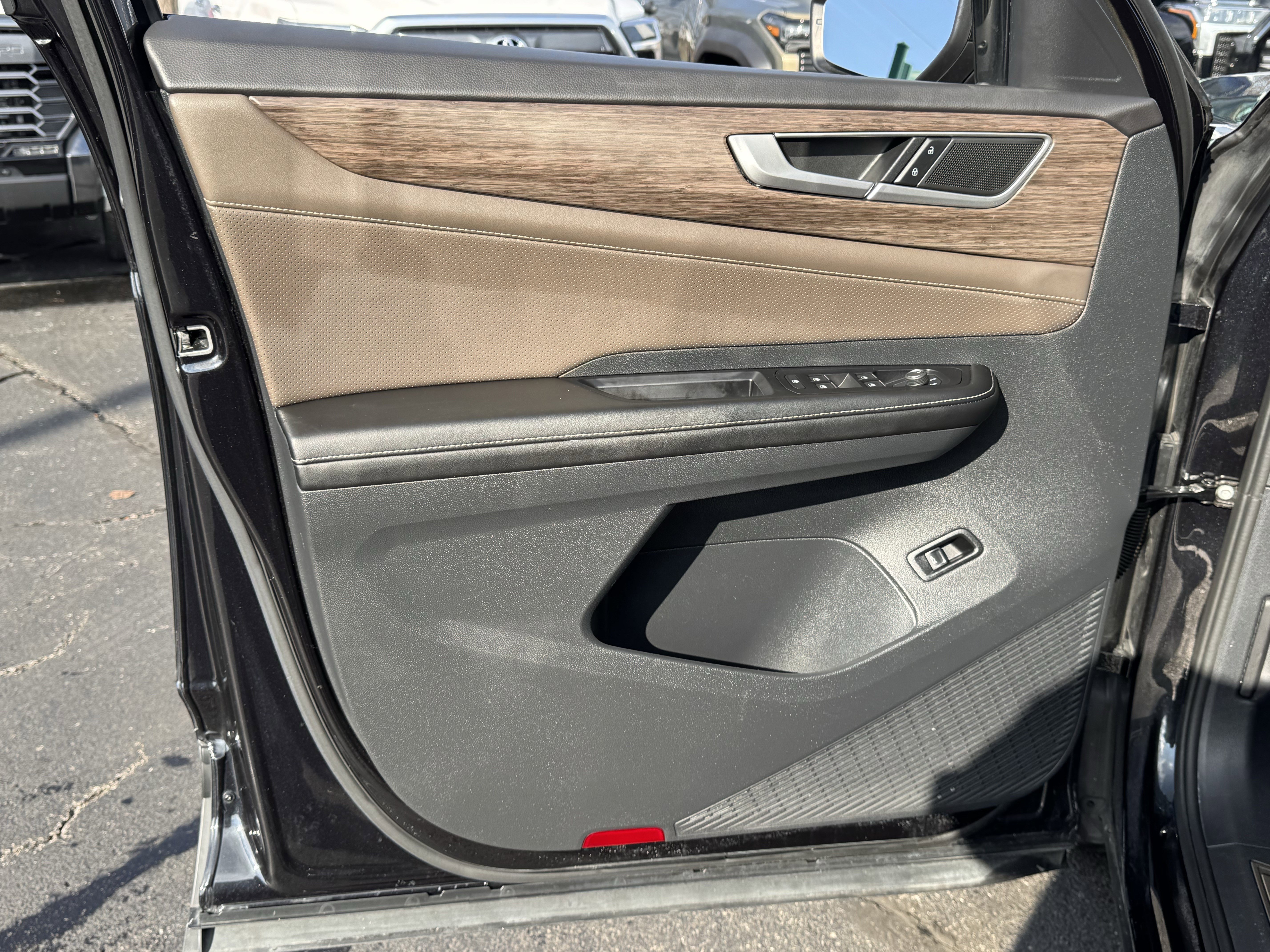 Used 2024 Volkswagen Atlas SEL image 23