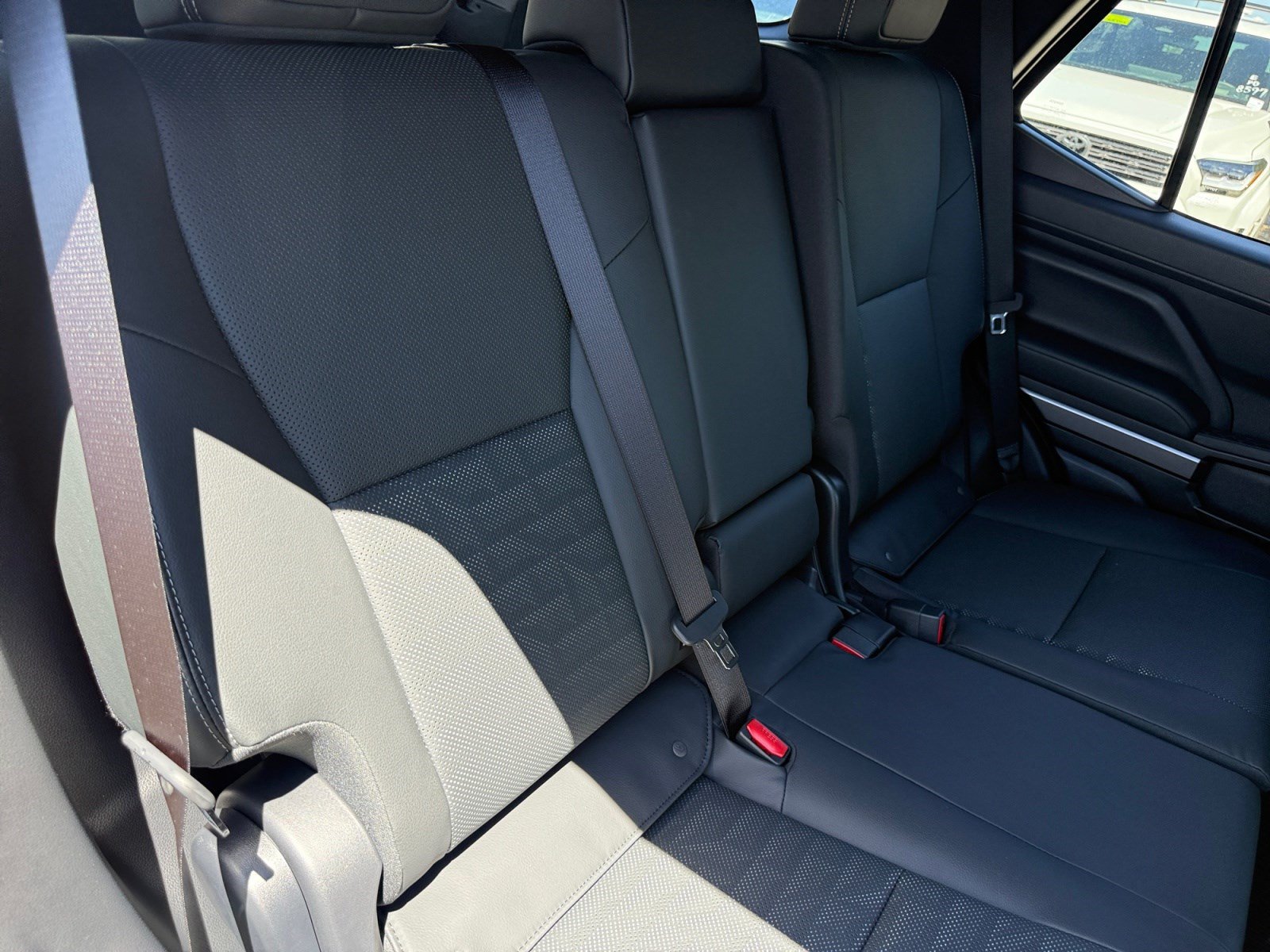 New 2026 Toyota 4Runner SR5 AWD/4WD image 18