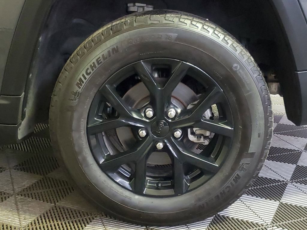 Used 2024 Jeep Grand Cherokee Altitude image 5