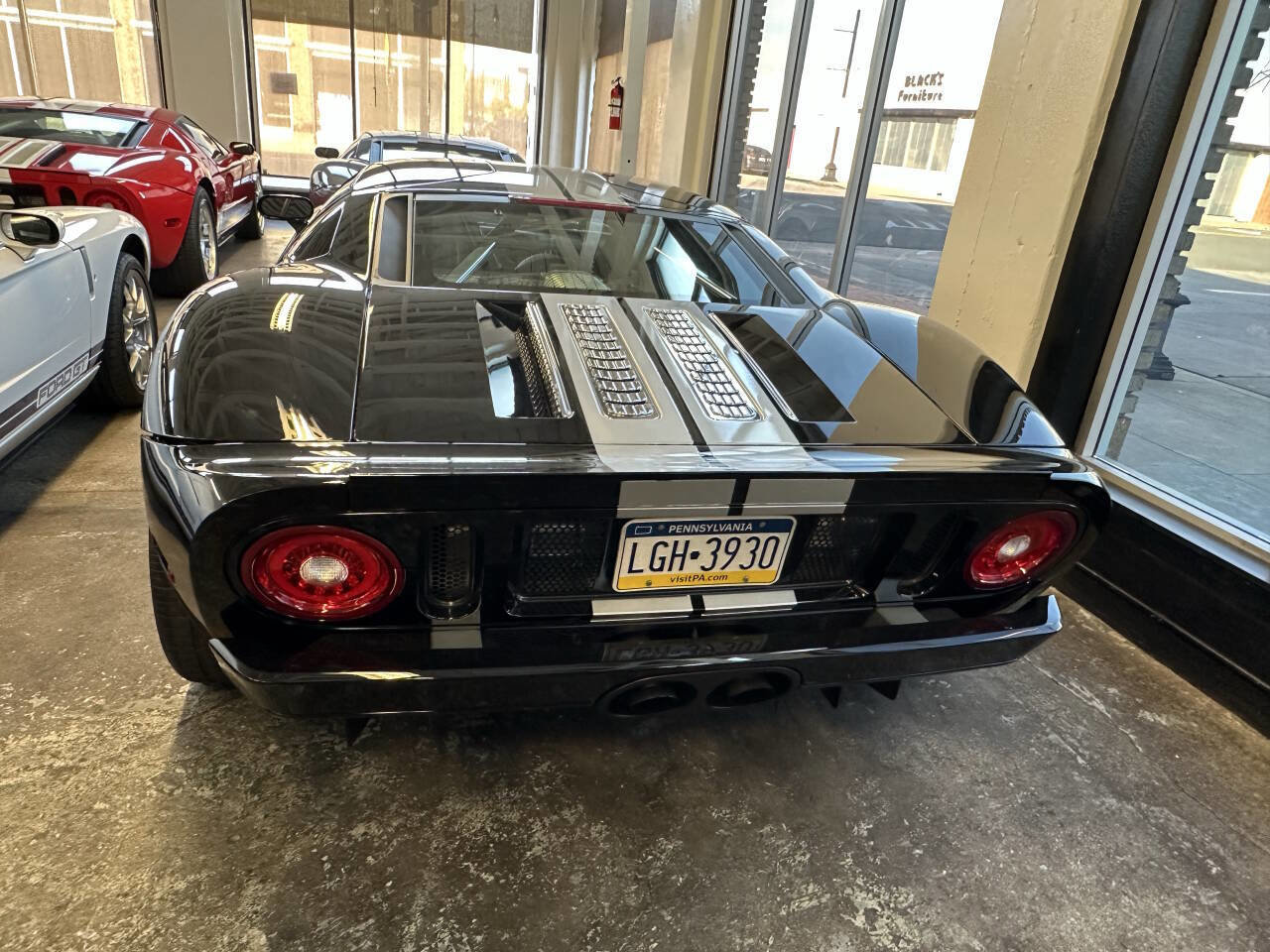 Used 2005 Ford GT RWD image 12