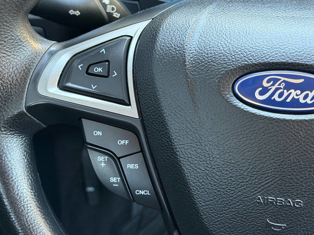 Used 2018 Ford Fusion SE FWD image 22