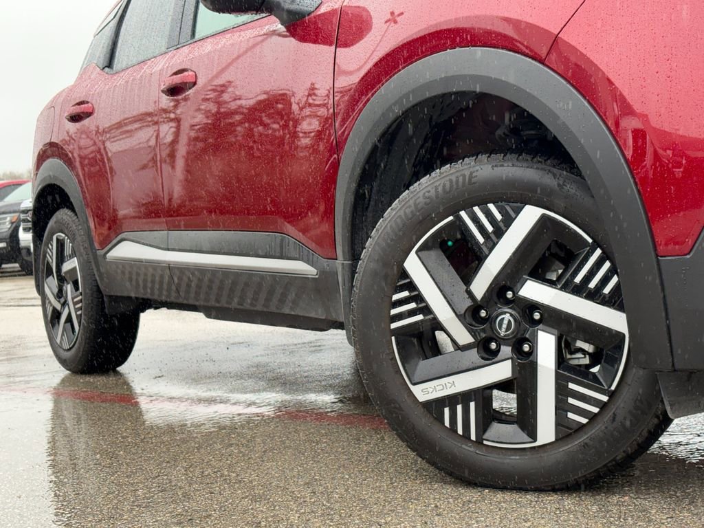 Used 2025 Nissan Kicks SV FWD image 2