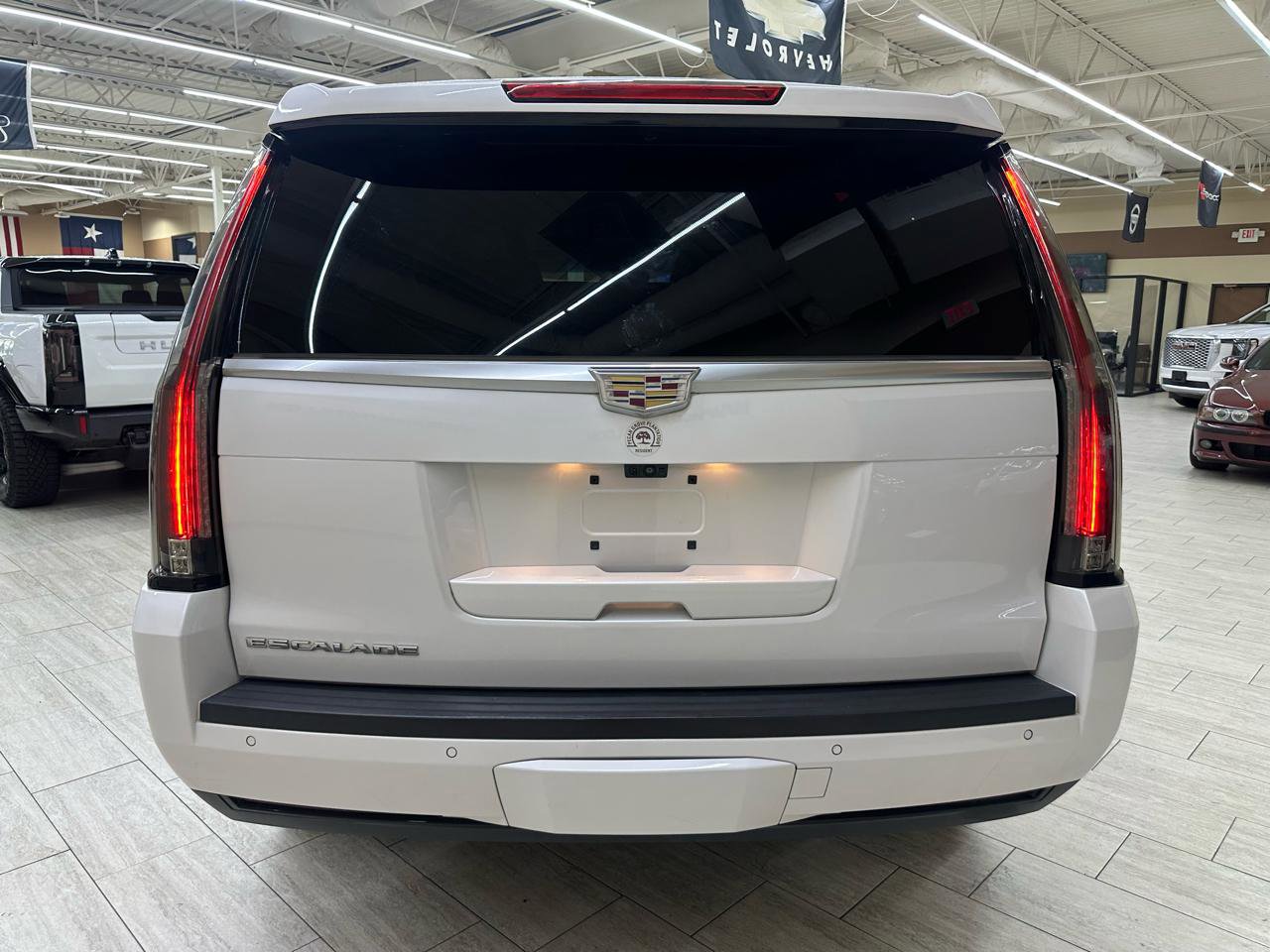 Used 2018 Cadillac Escalade Premium Luxury RWD image 8