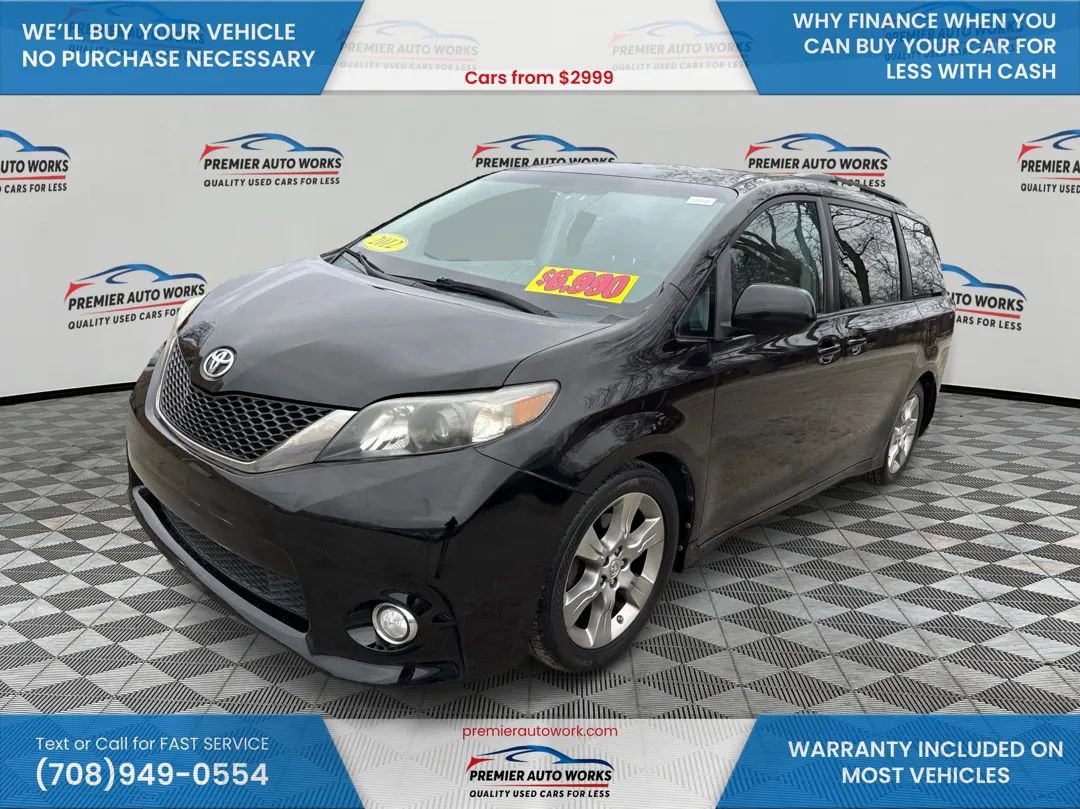 Used 2012 Toyota Sienna SE FWD image 1
