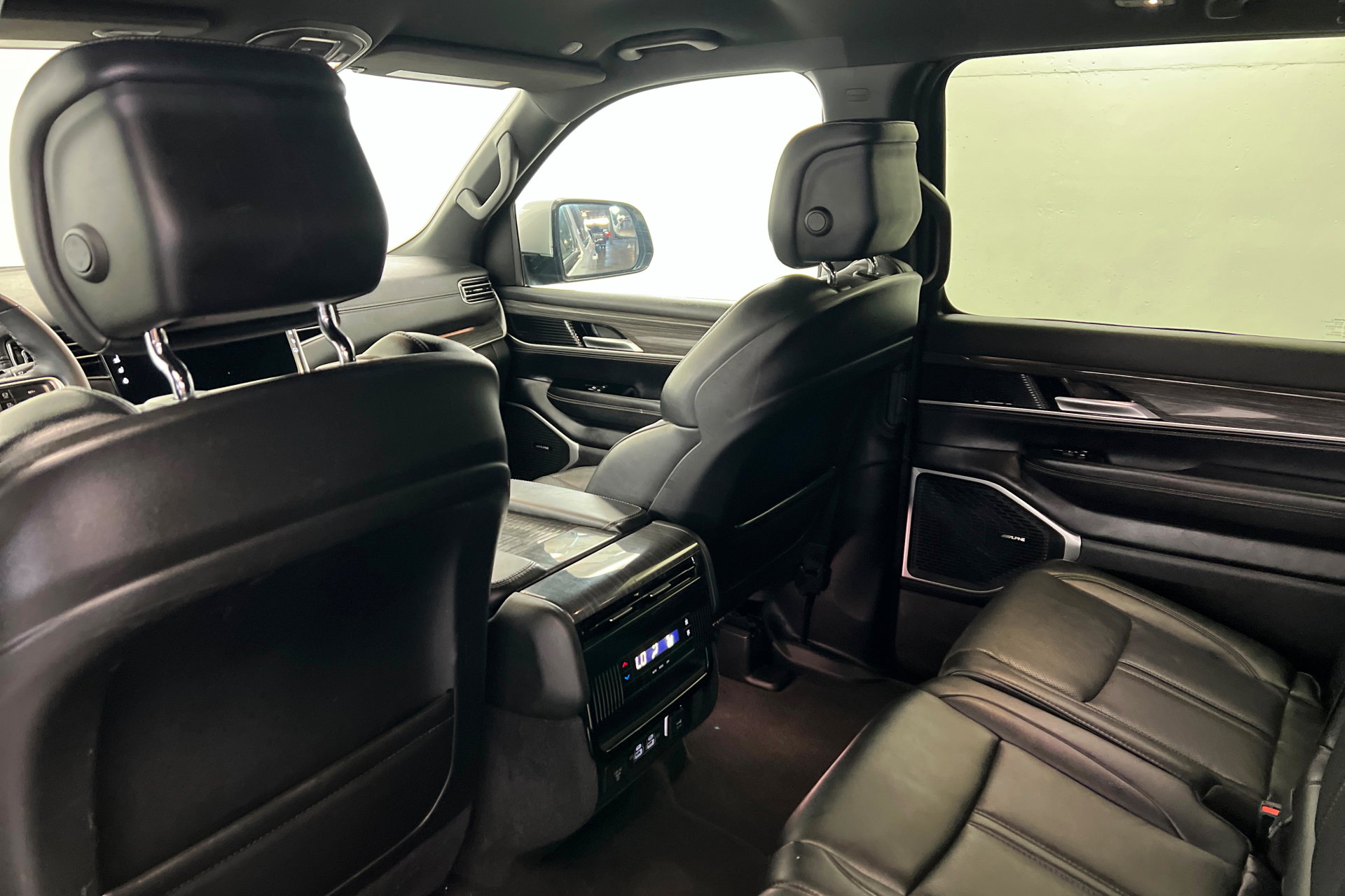 Used 2022 Jeep Wagoneer Series II AWD/4WD image 19