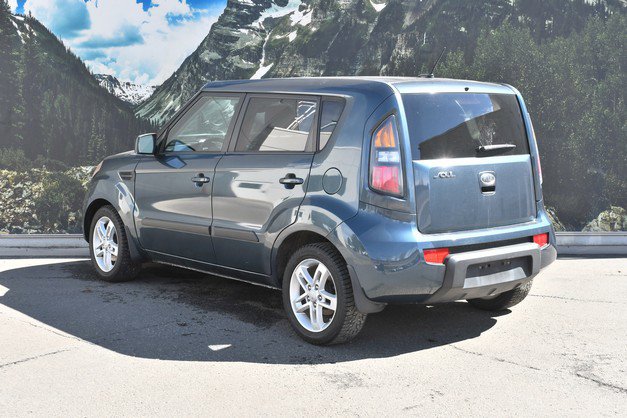 Used 2011 Kia Soul + image 9
