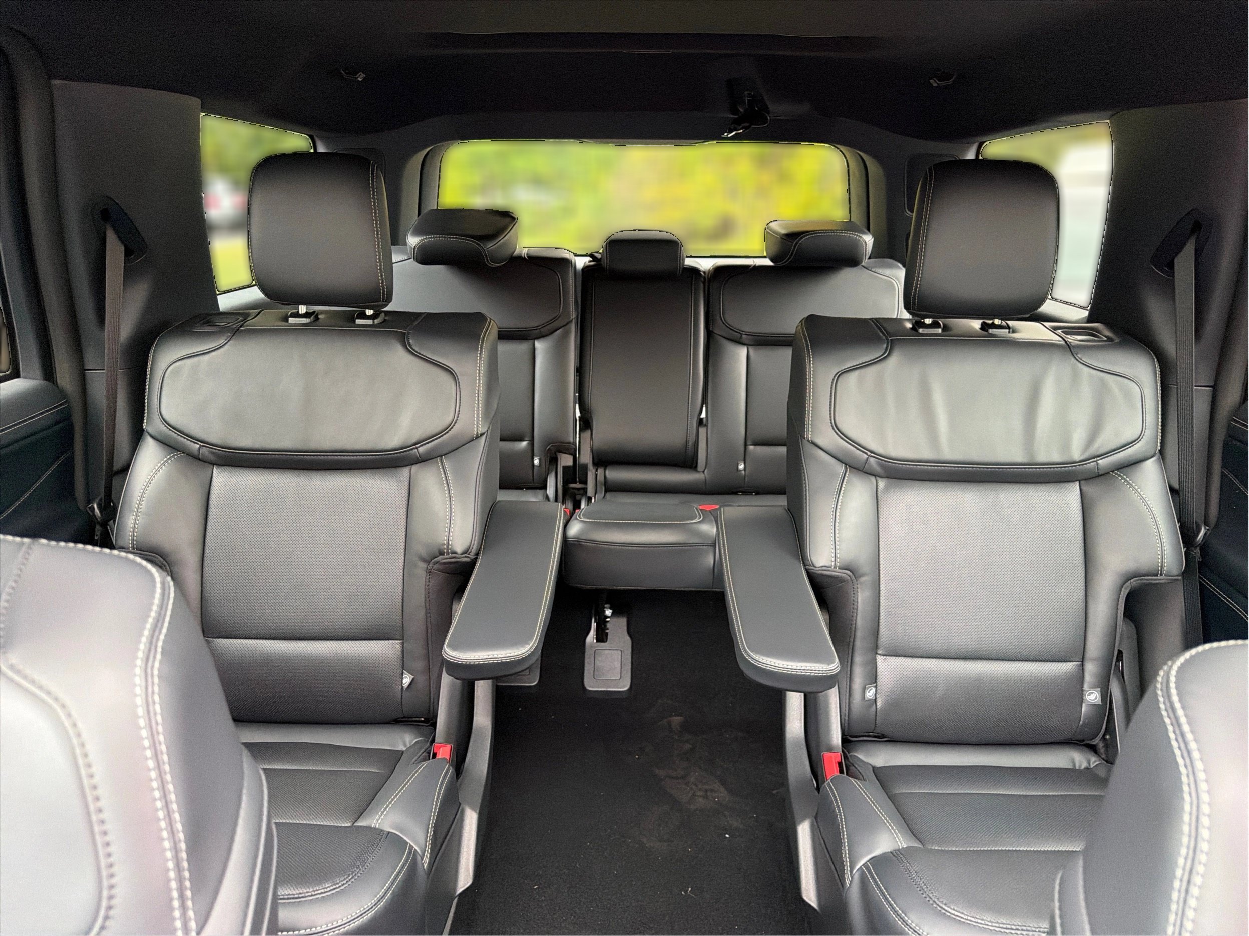 New 2027 Ford Expedition Platinum w/ Stealth Appearance Package AWD/4WD image 16