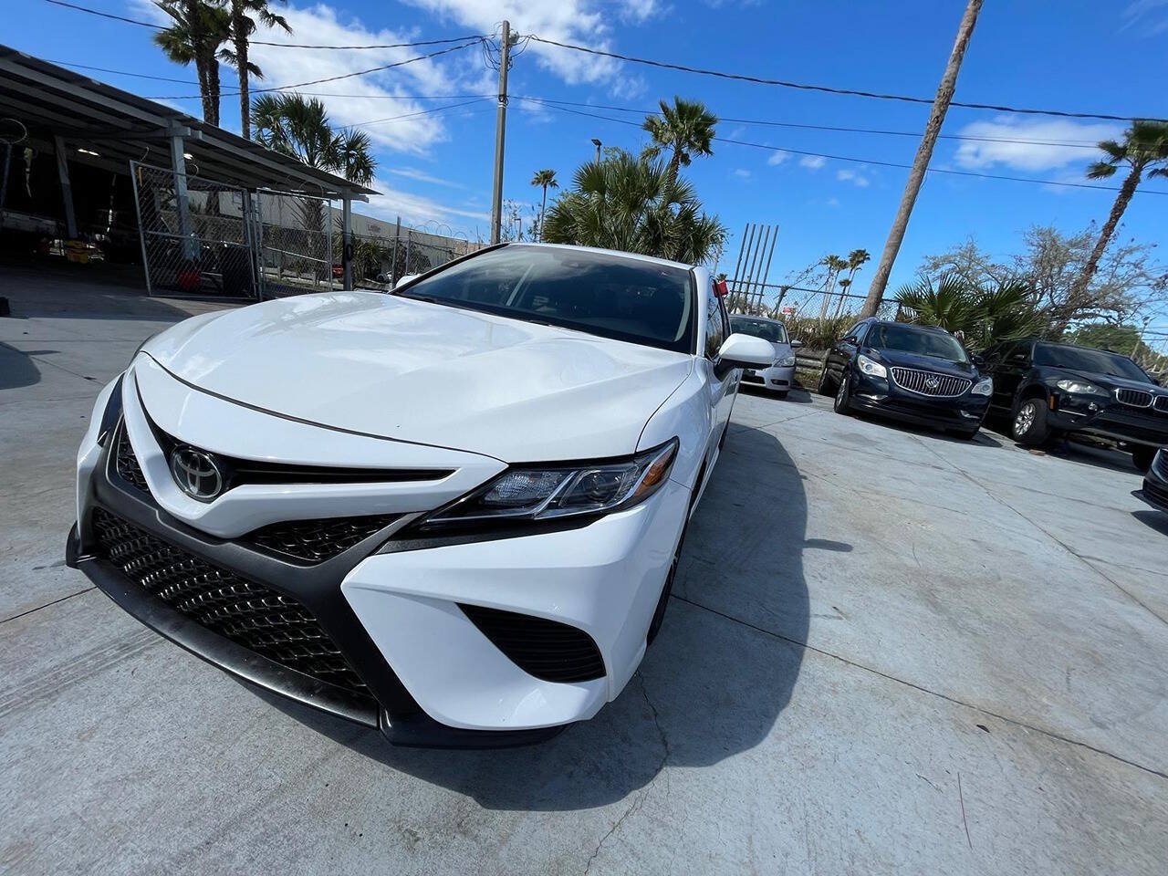 Used 2019 Toyota Camry SE FWD image 17