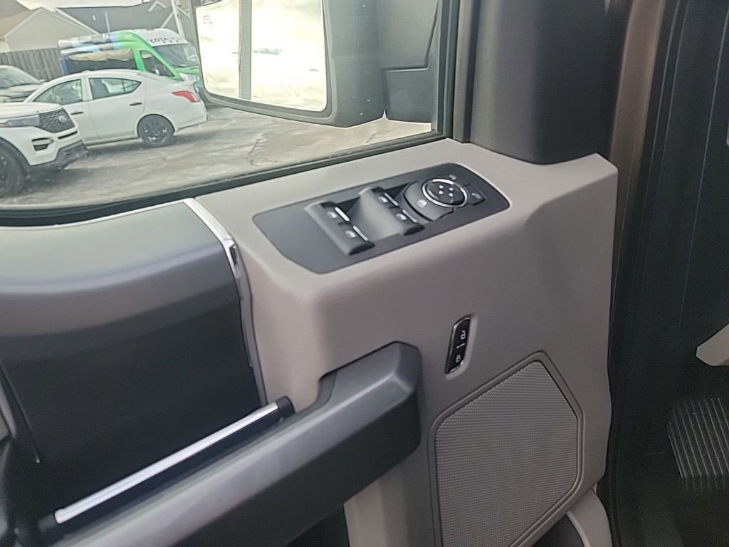 Used 2017 Ford F150 XLT w/ Equipment Group 302A Luxury image 38