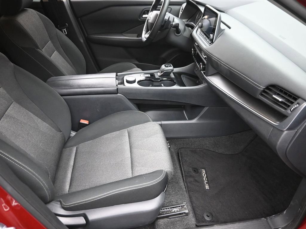 Used 2025 Nissan Rogue SV image 7
