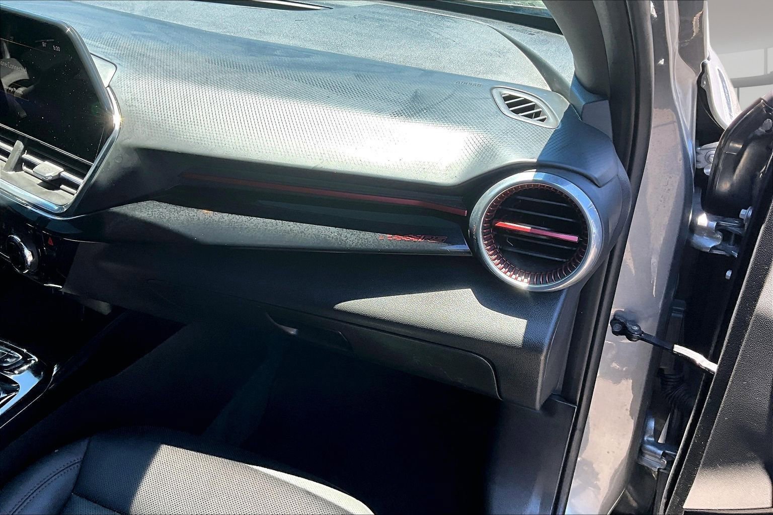 Used 2025 Chevrolet Trax RS FWD image 26