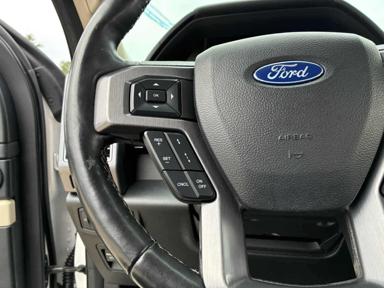 Used 2019 Ford Expedition Platinum image 31