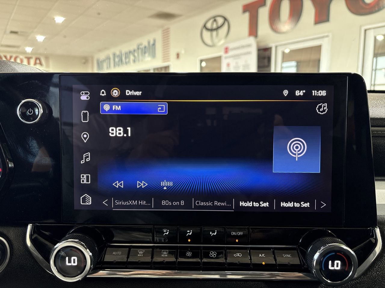 Used 2024 Chevrolet Colorado LT w/ LT Convenience Package RWD image 17