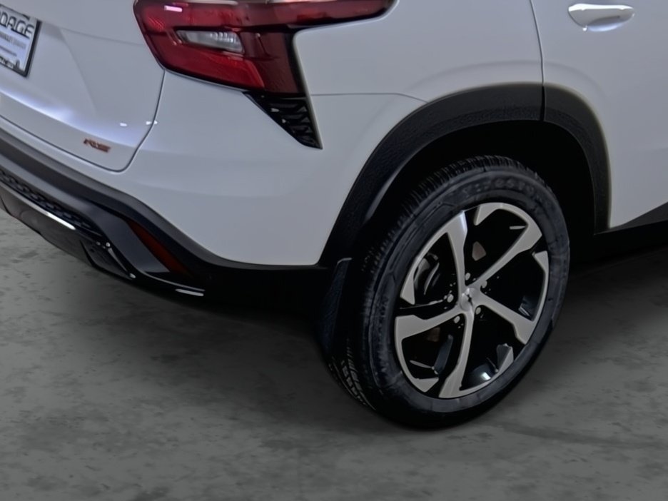 Certified 2024 Chevrolet Trax RS FWD image 12