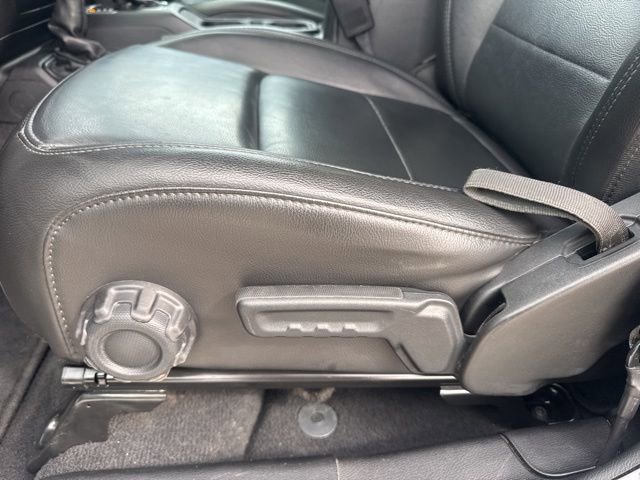 Used 2021 Jeep Wrangler Unlimited Sahara AWD/4WD image 24