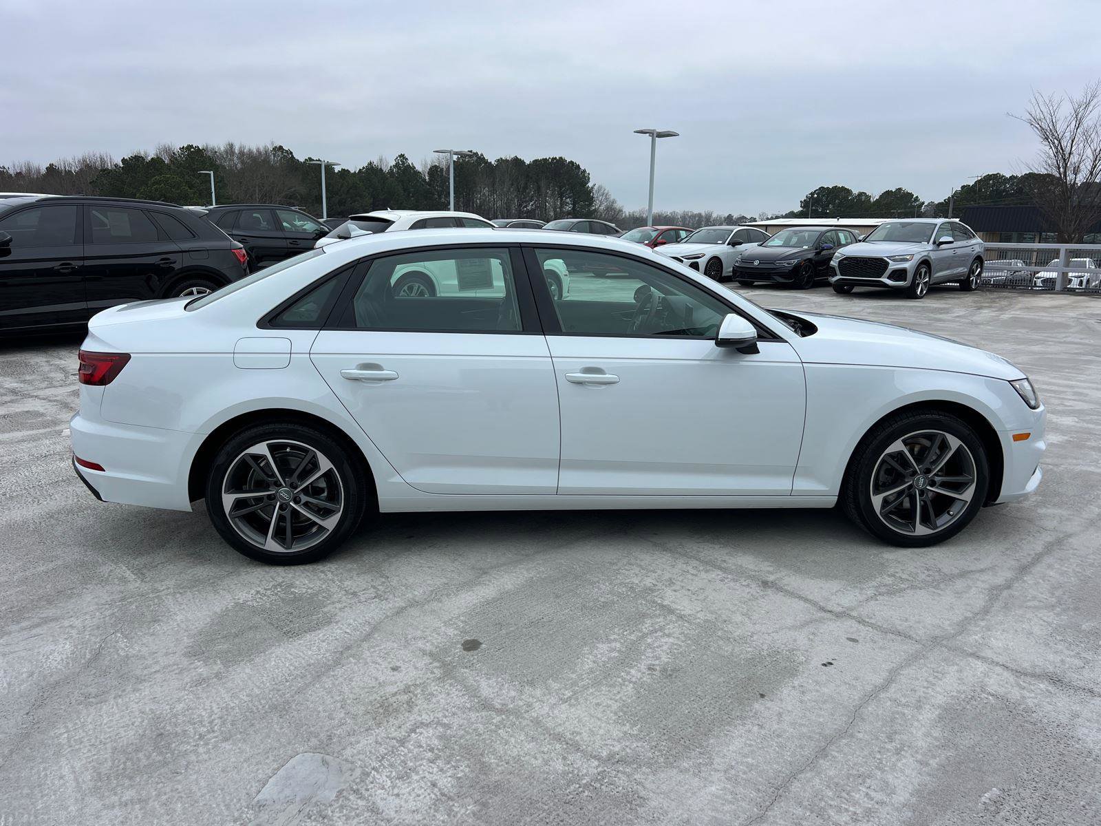 Used 2019 Audi A4 2.0T Premium image 4