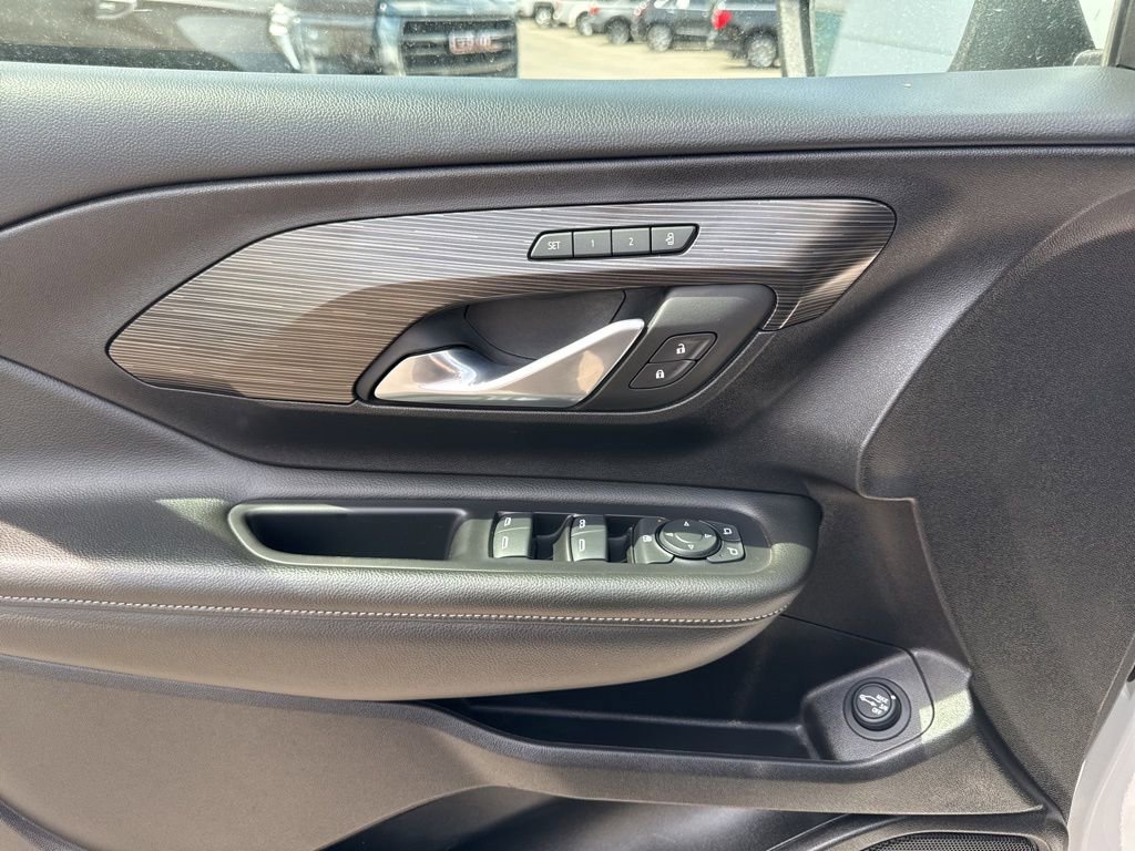 Used 2024 GMC Terrain SLT AWD/4WD image 11