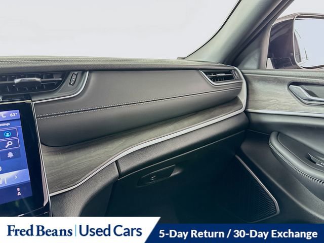 Used 2024 Jeep Grand Cherokee Limited w/ Black Appearance Package image 21