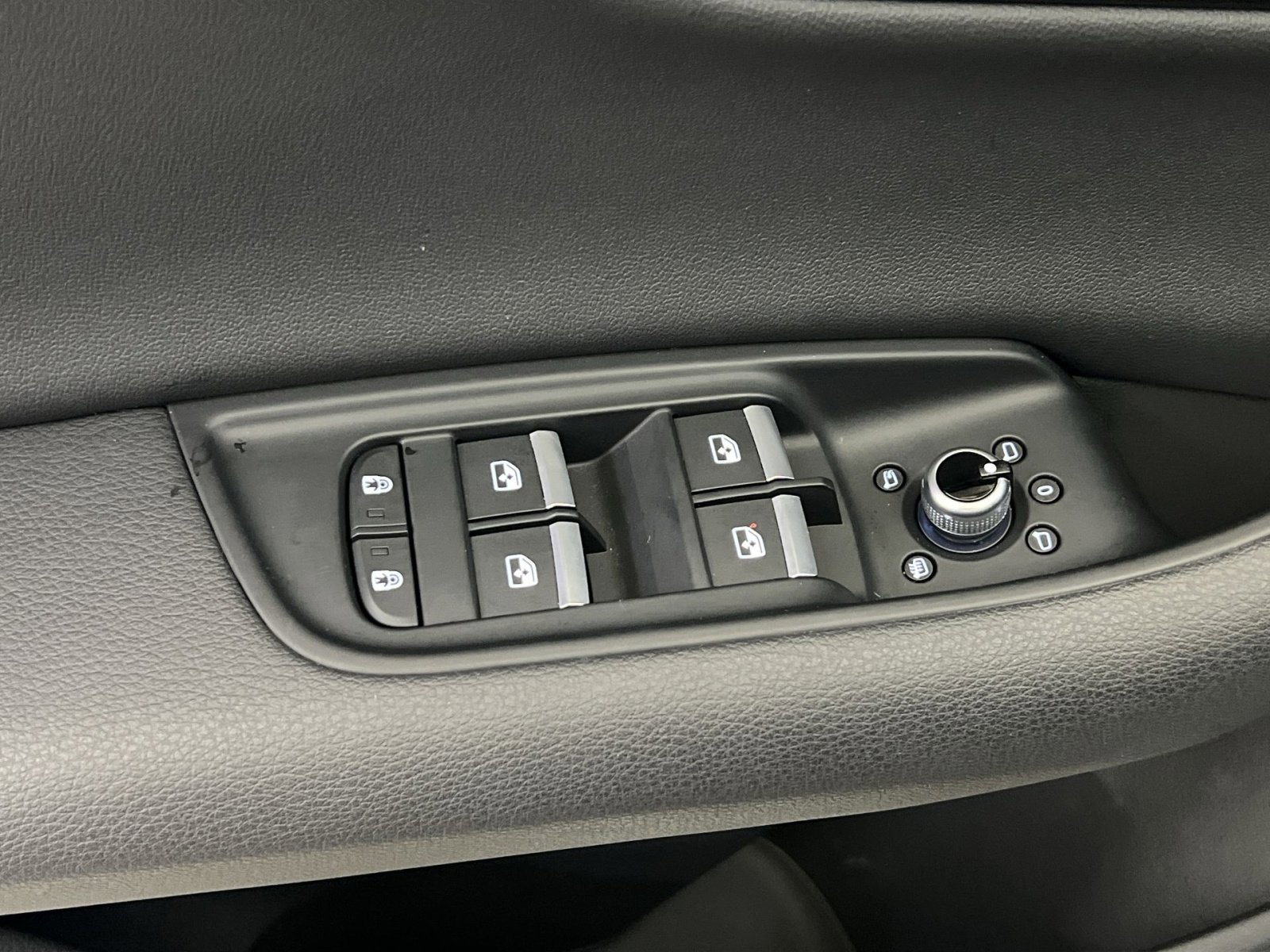 Used 2025 Audi Q7 2.0T Premium w/ Convenience Plus Package image 13