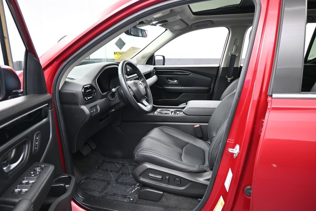 Used 2025 Honda Pilot Touring image 10