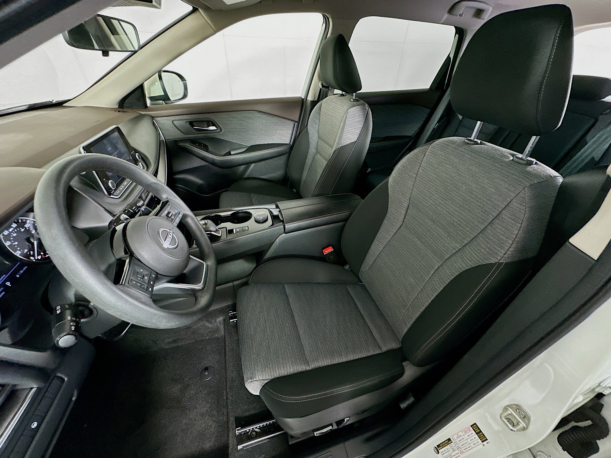 Used 2023 Nissan Rogue SV image 13