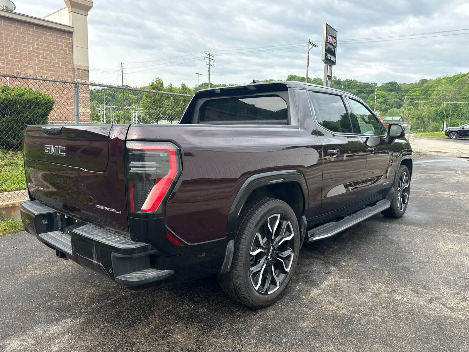 Used 2025 GMC Sierra EV Denali AWD/4WD image 7
