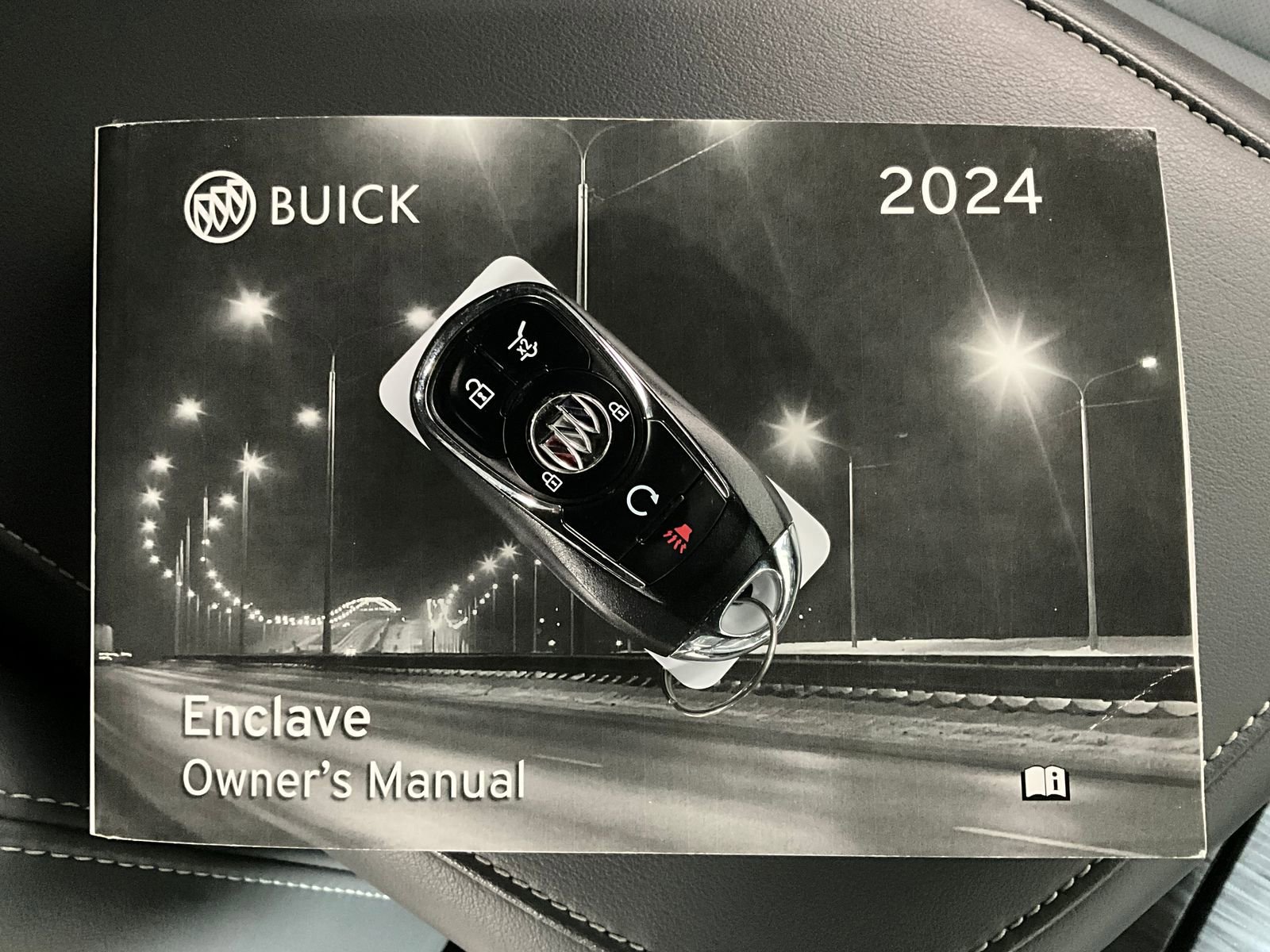Used 2024 Buick Enclave Essence image 13