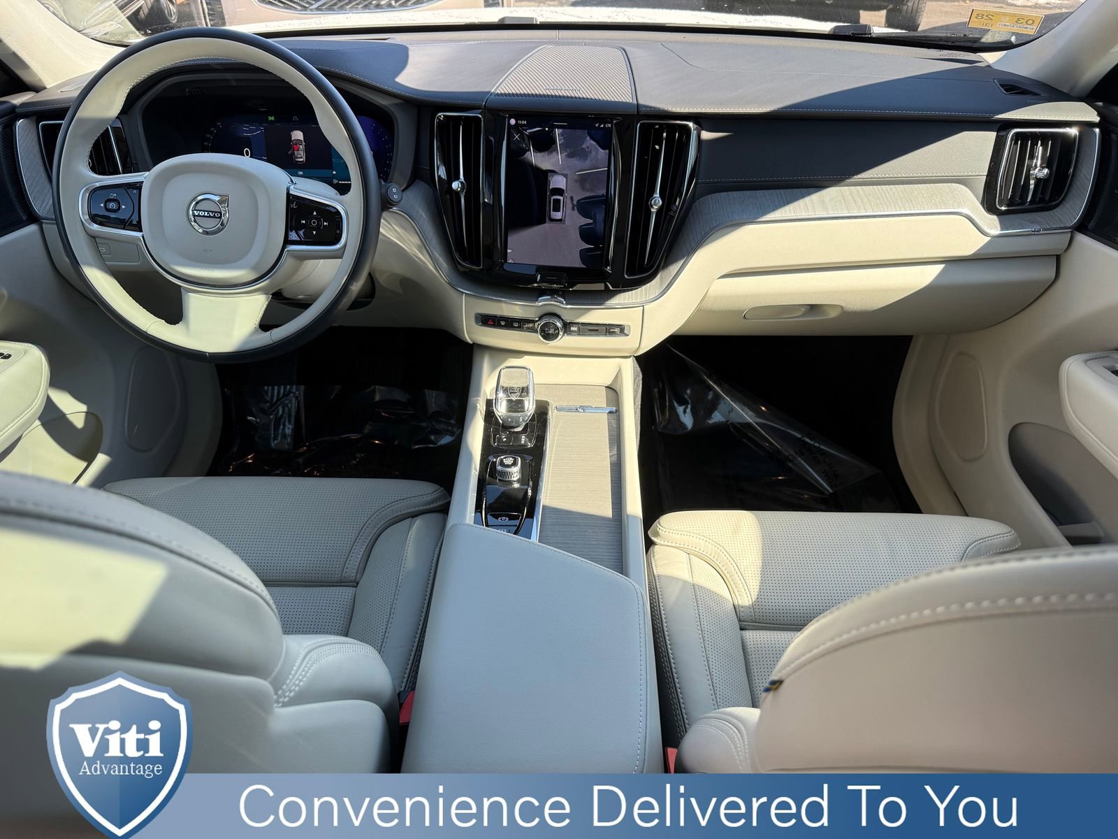 Certified 2023 Volvo XC60 B5 Ultimate w/ Climate Package image 2