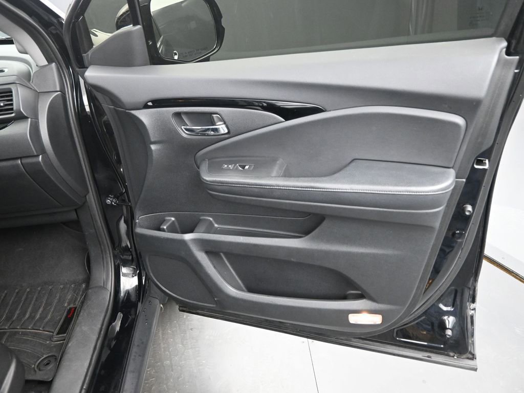 Used 2017 Honda Pilot Touring image 22