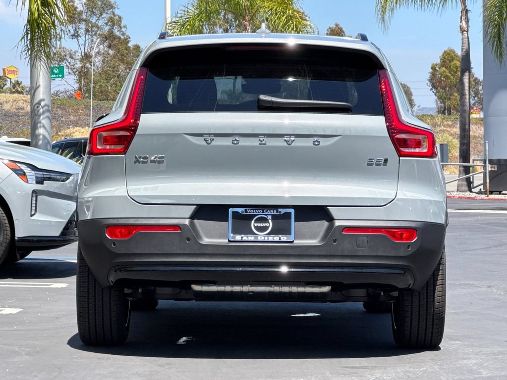 New 2026 Volvo XC40 B5 Plus w/ Climate Package AWD/4WD image 4