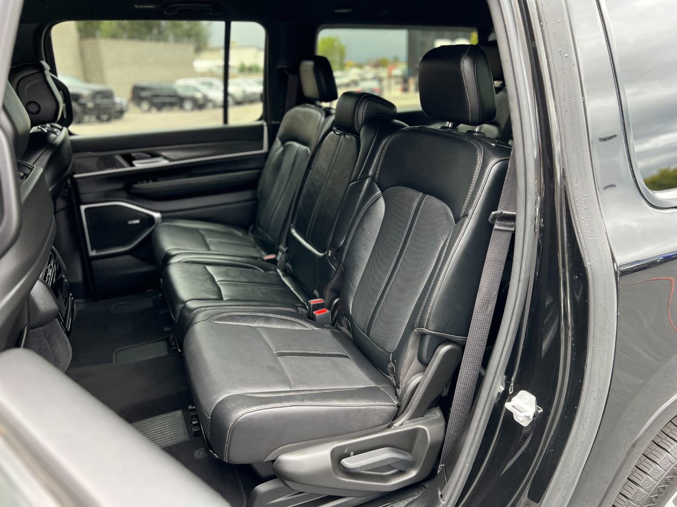 Used 2023 Jeep Wagoneer L Series II image 27