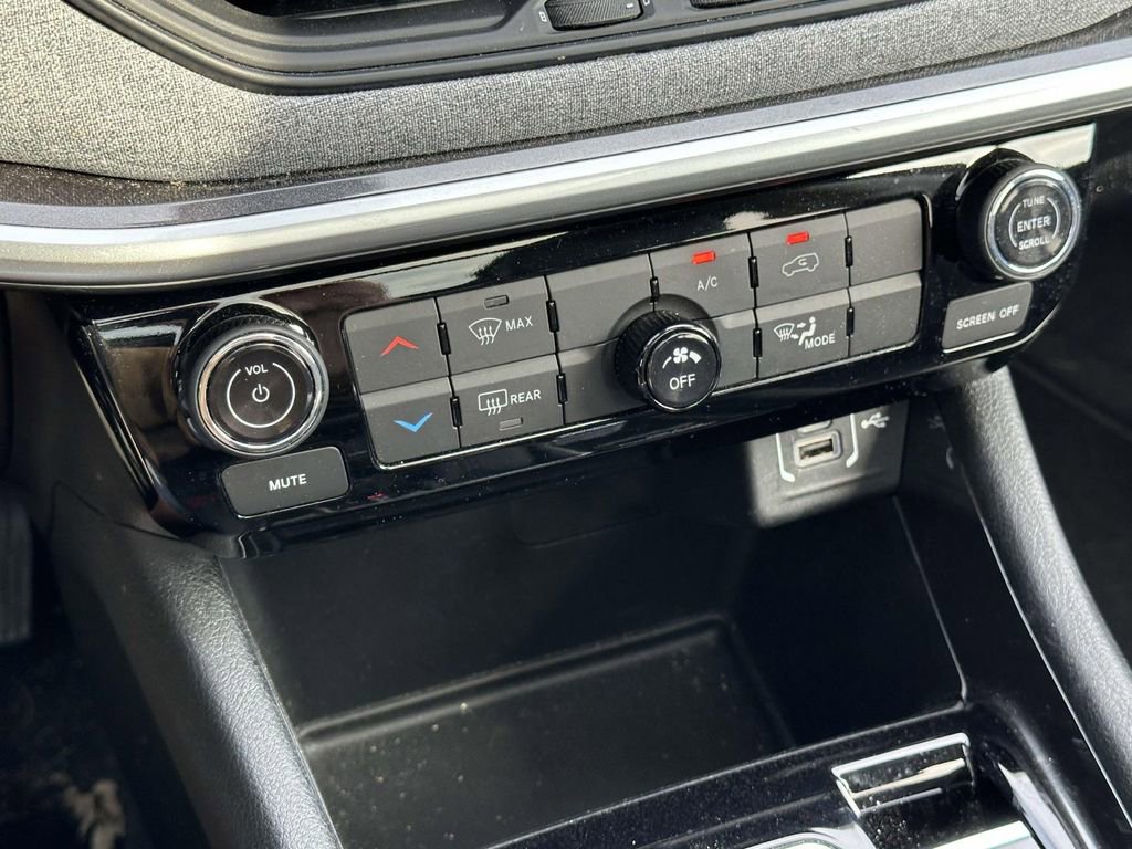 Used 2022 Jeep Compass Latitude w/ Sun and Sound Group image 28