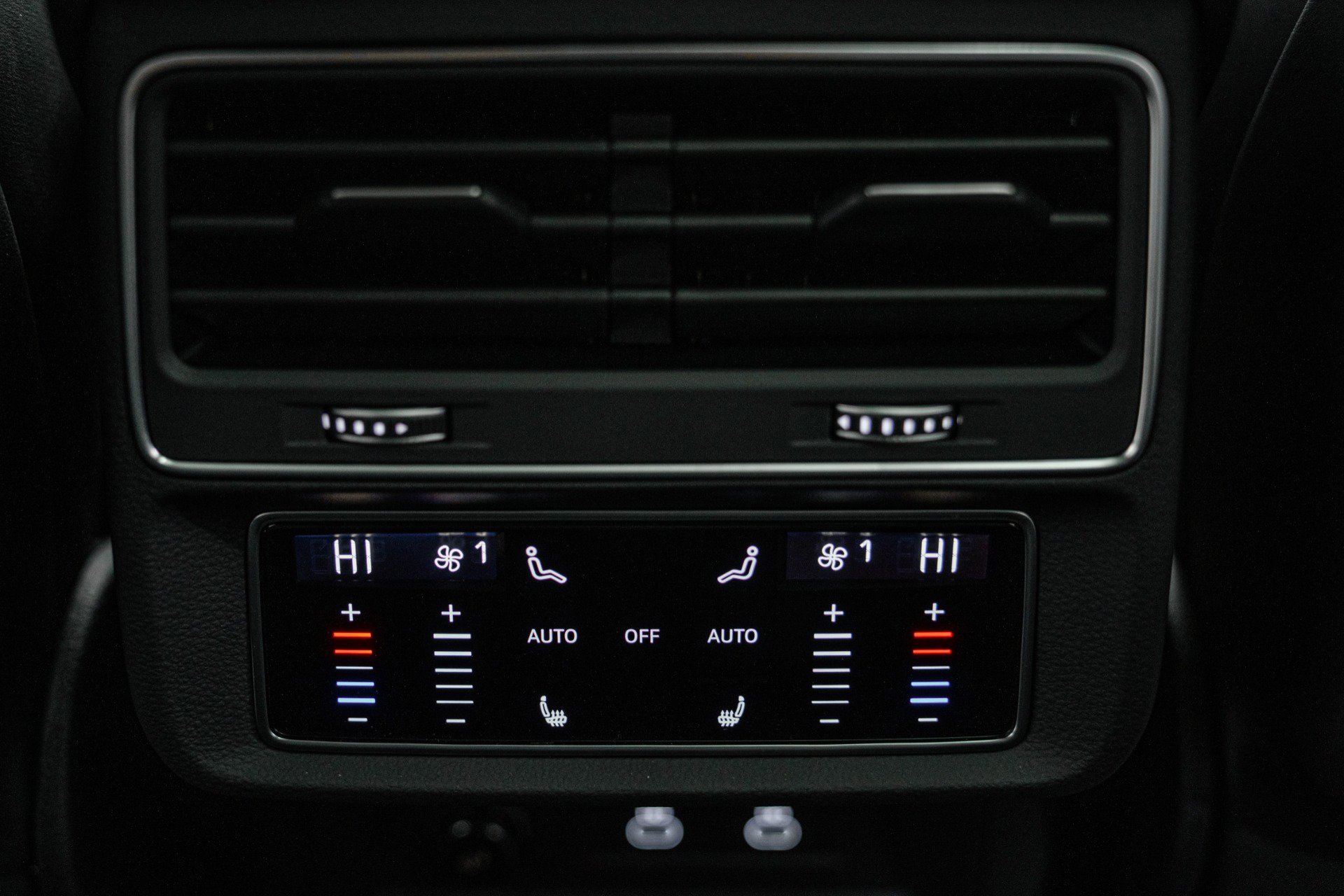 Used 2024 Audi SQ8 Prestige AWD/4WD image 28