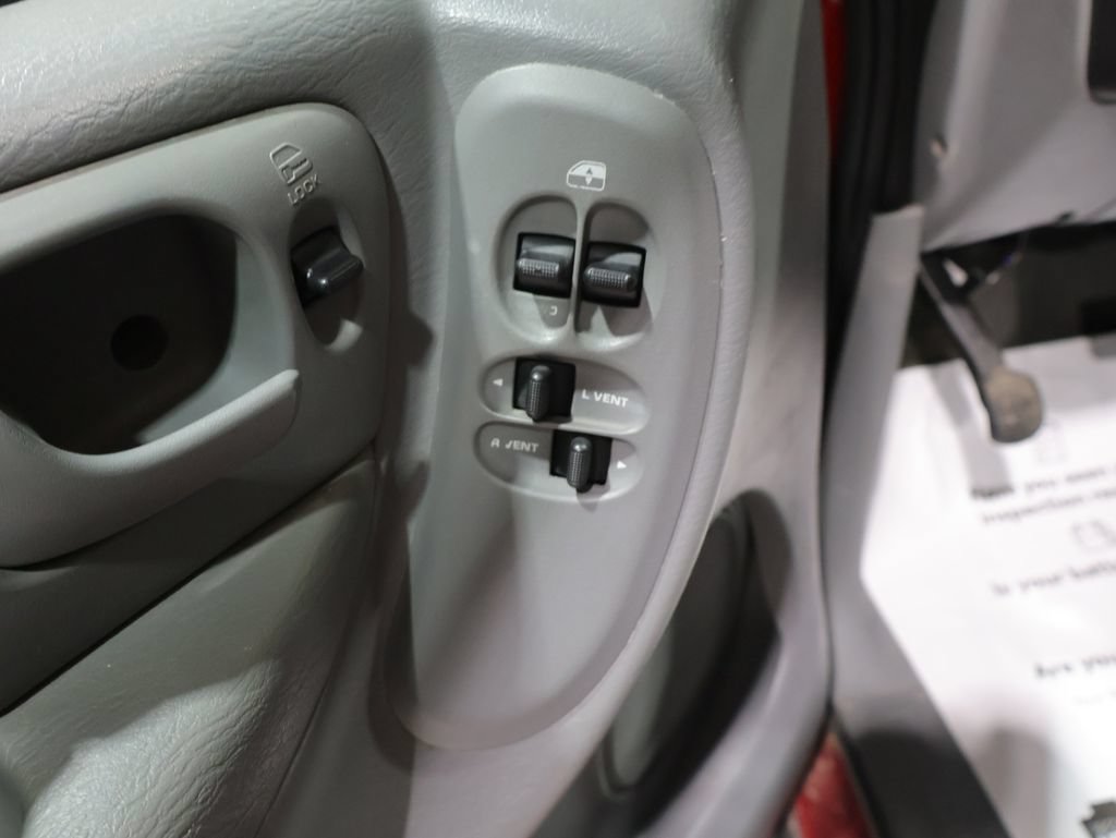 Used 2006 Dodge Caravan SXT w/ Popular Equipment Group I FWD image 14