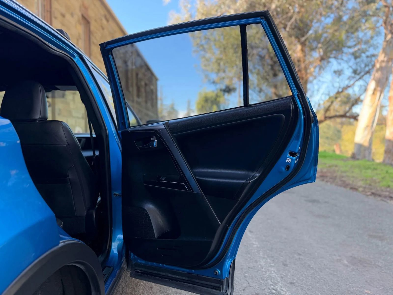 Used 2016 Toyota RAV4 SE FWD image 29