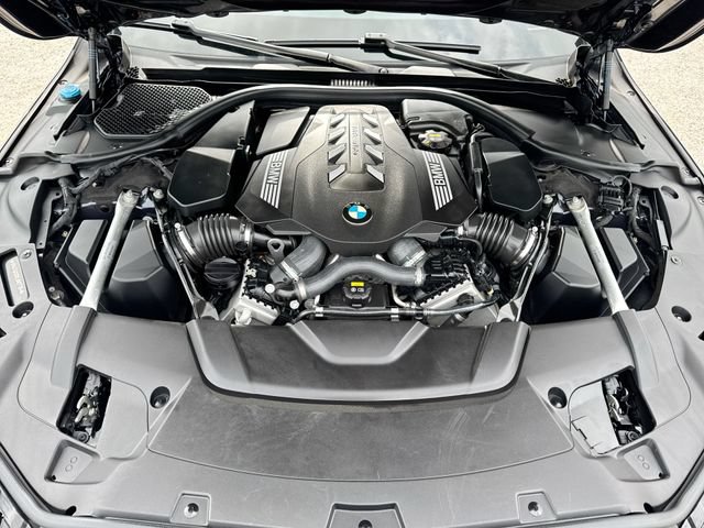 Used 2020 BMW 750i xDrive AWD/4WD image 26