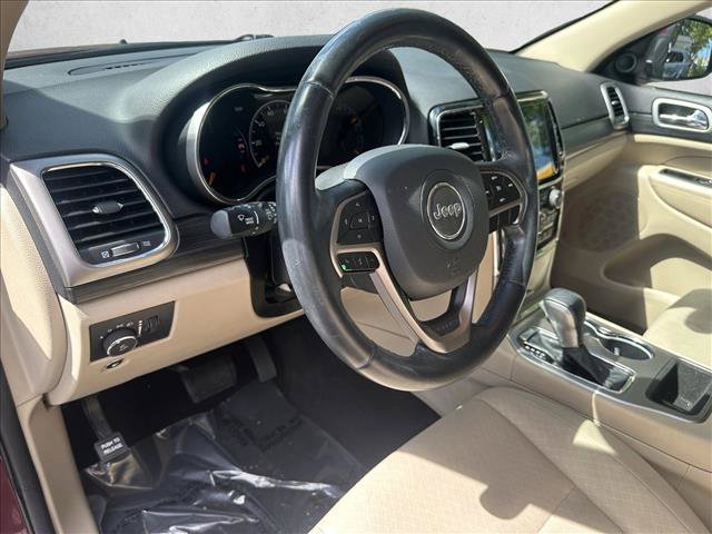 Used 2019 Jeep Grand Cherokee Laredo w/ 18" Wheel & 8.4" Radio Group AWD/4WD image 10